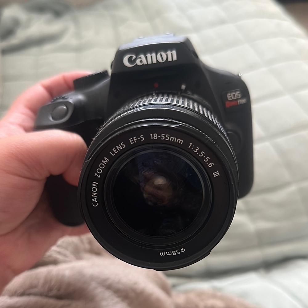 Canon EOS T100